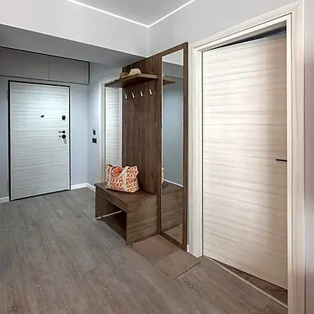 L&c By Zora Apartament,pe Plaja Szálloda