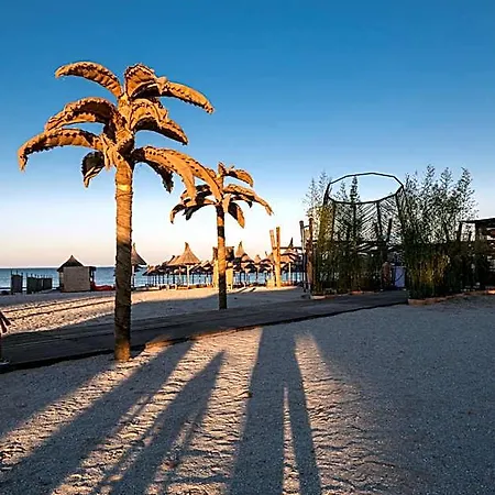 L&c By Zora Apartament,pe Plaja Hotel 3*
